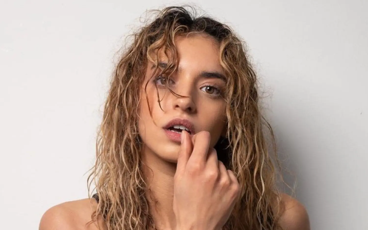 230216yasmineboukravandevoordt