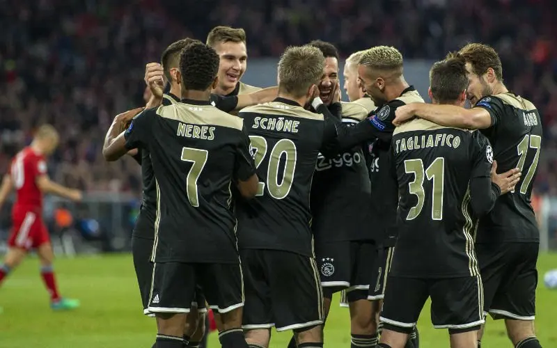 ajax zwart