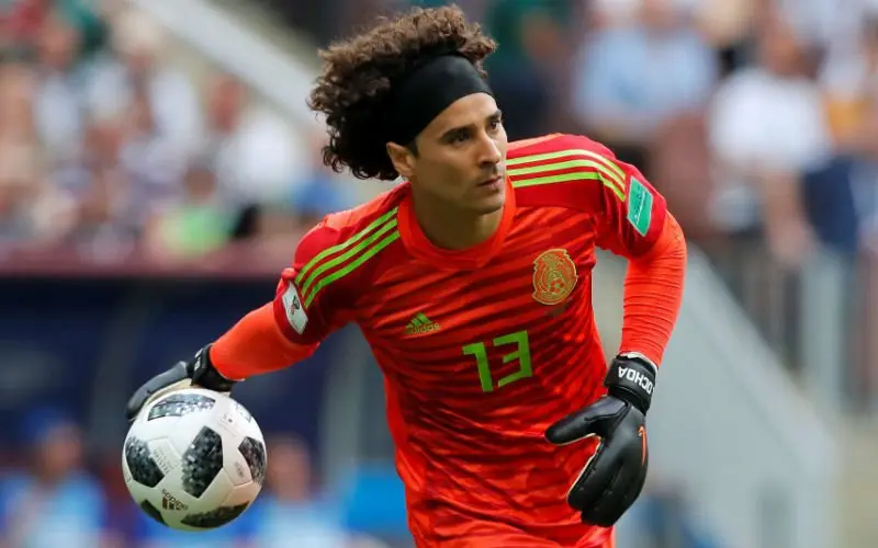 guillermoochoa 01