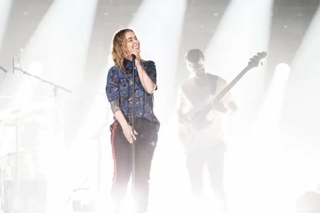 anouk noemt uitspraken johan derksen om te kotsen1592407924