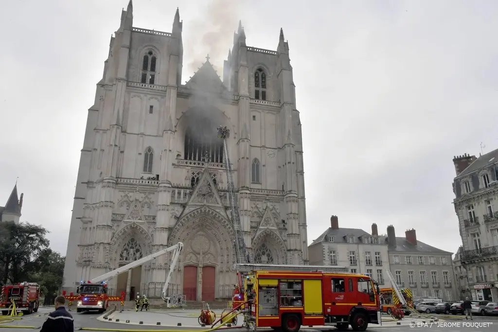 arrestatie na brand in kathedraal nantes1595143686
