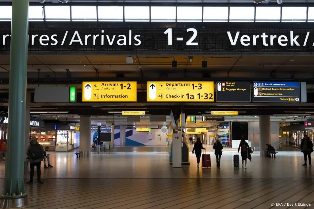 bijna half miljoen vluchten minder sinds begin virusuitbraak1623492116