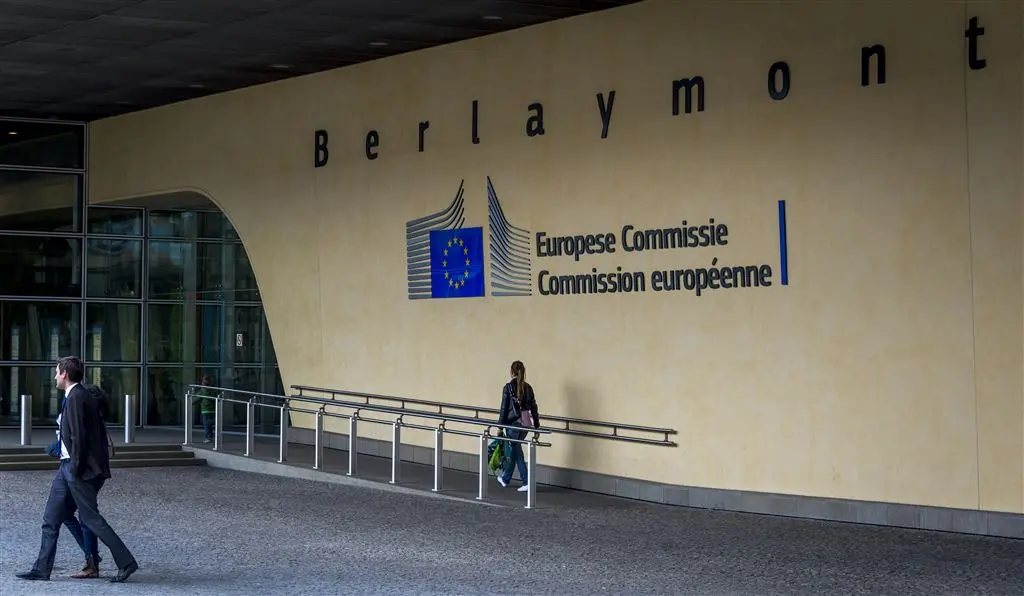 brussel maant nederland over gezondheidszorg1417002250
