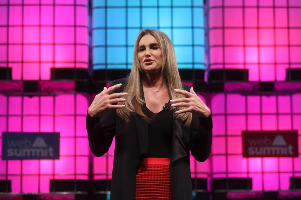 caitlyn jenner liet borsten verwijderen1527041057