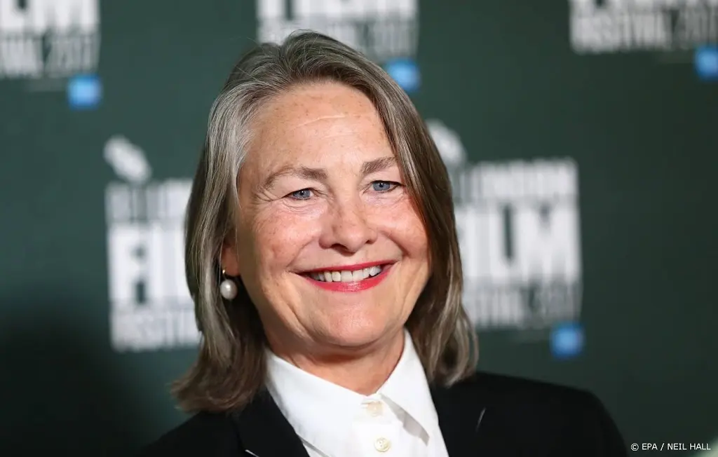 carice van houten grijpt naast emmy award cherry jones wint1568602585