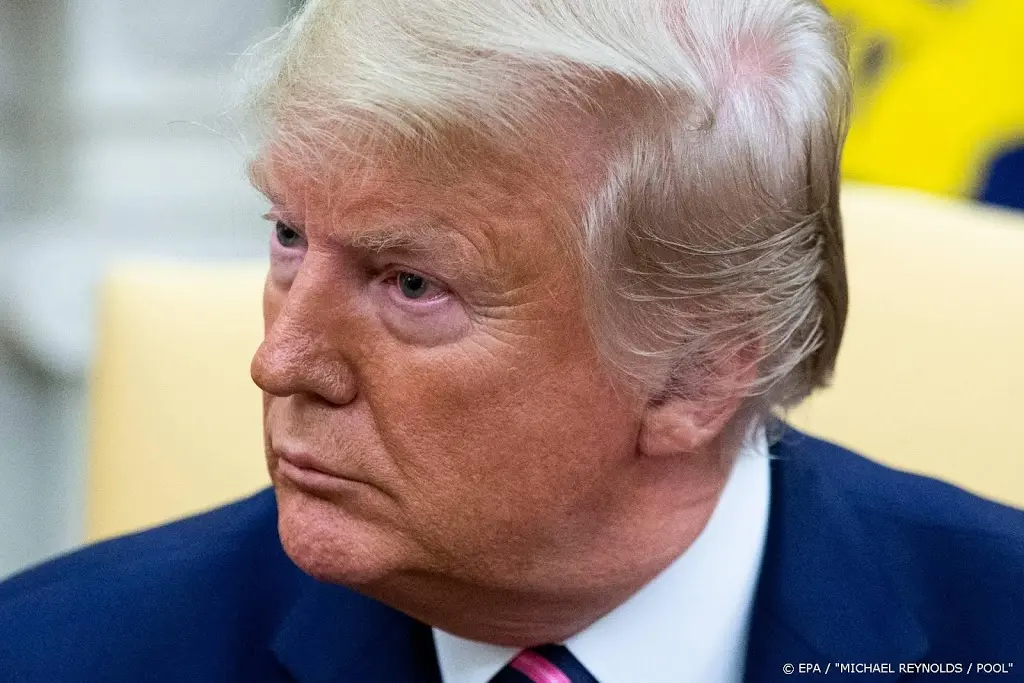 christelijk tijdschrift roept op tot afzetten trump1576809848