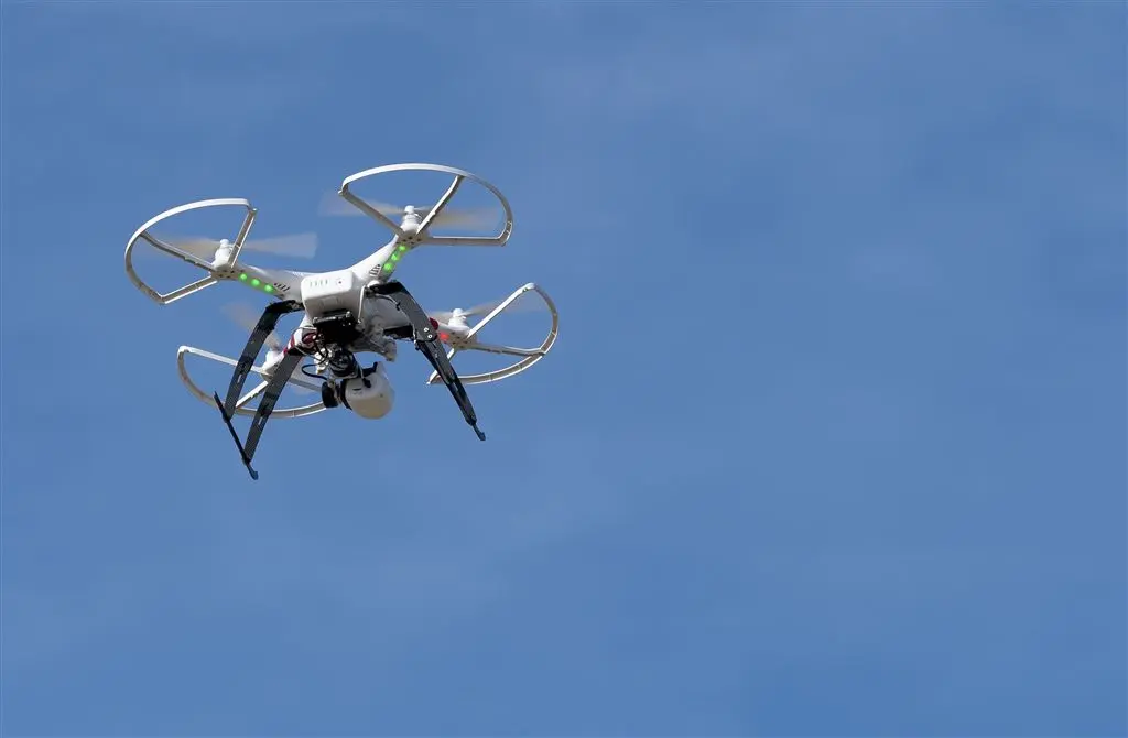 drone zit brandweer dwars tijdens natuurbrand1439774654