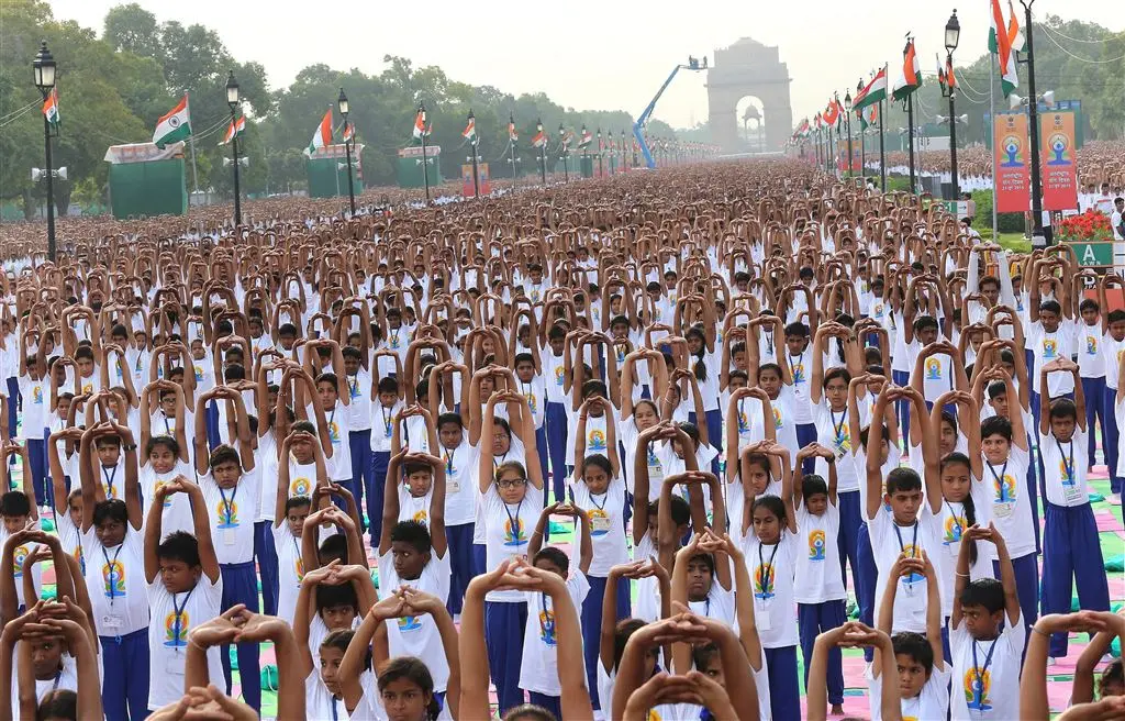 eerste dag van de yoga groot succes in india1434870501