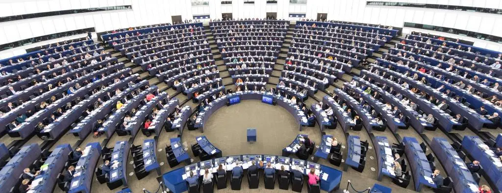 eu parlement stemt voor verbod wegwerpplastic1540384108