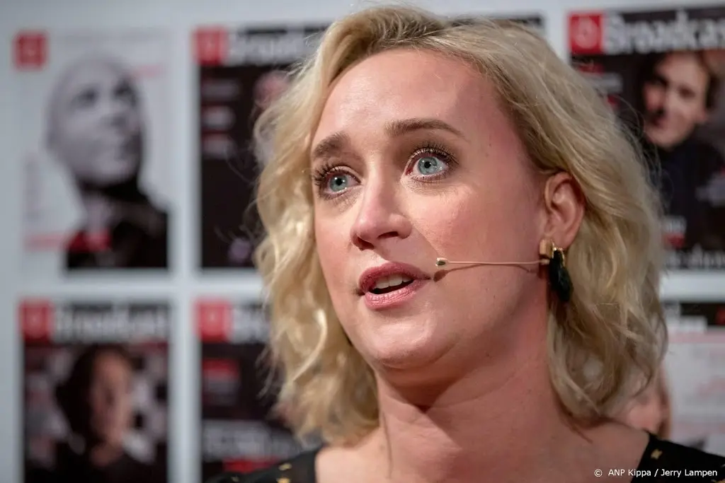 eva jinek keert na geboorte pax terug op tv1546324346
