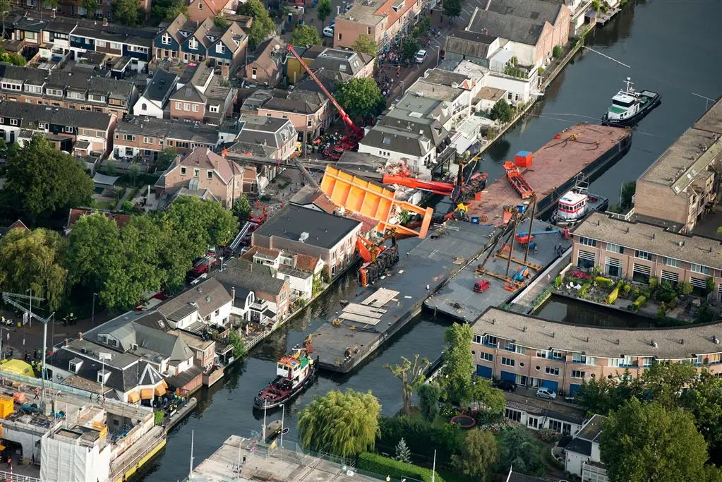 geen doden door brugongeluk alphen1438637774