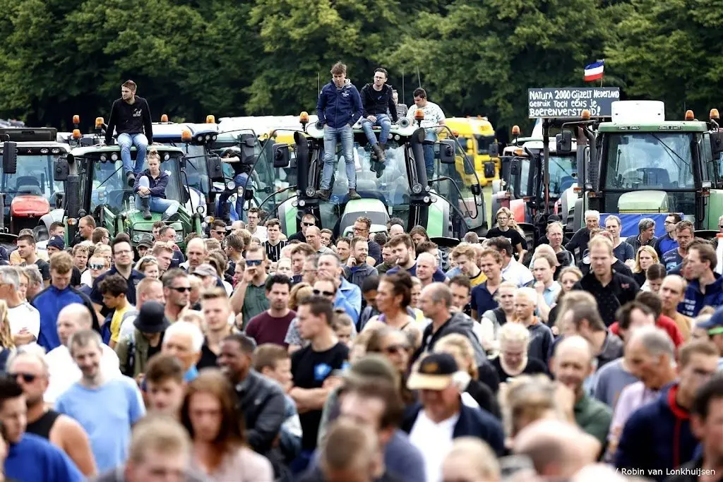 haagse burgemeester houdt legermaterieel paraat bij protesten1678074499