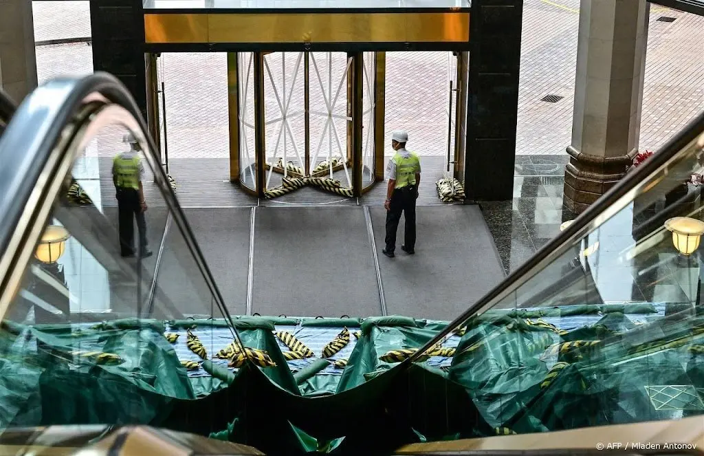 hongkong en andere miljoenensteden zetten zich schrap voor tyfoon1693544225