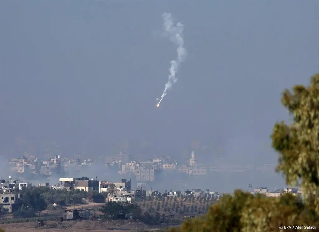 israel stuurt palestijnse werkers terug naar gazastrook1698982847