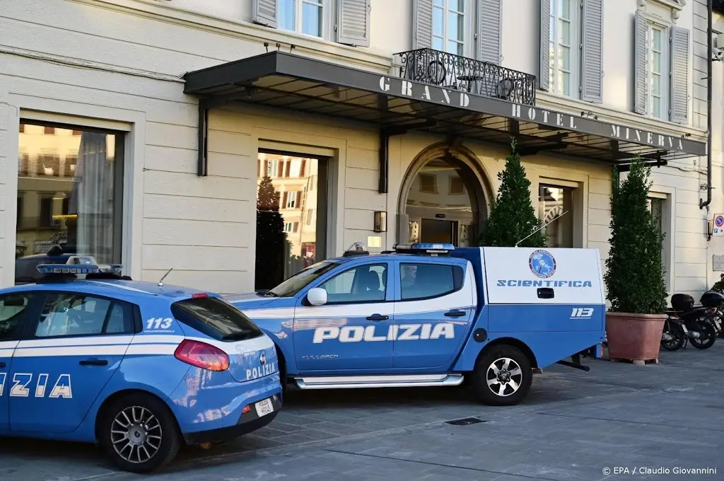 italiaanse cipier doodt zijn vrouw en dochters1570932976
