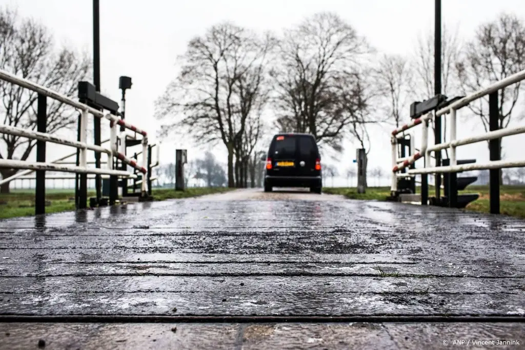 knmi waarschuwt voor gladheid in noordoosten code geel1610559853