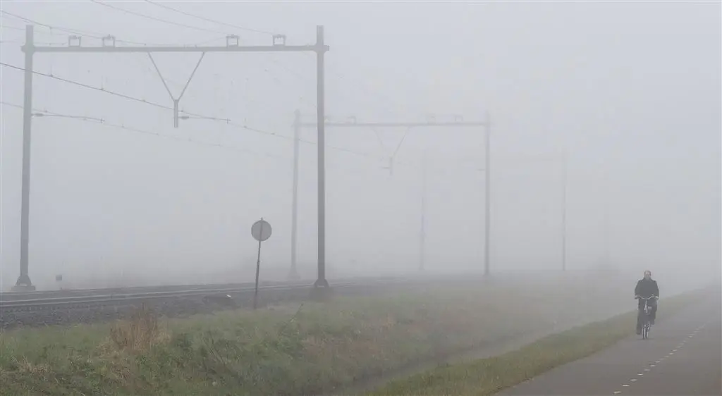 knmi waarschuwt voor mist in limburg1445318426