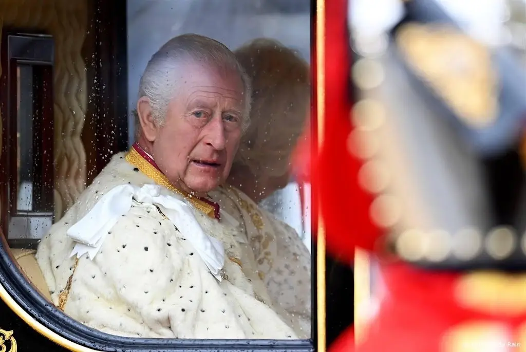 koning charles gekroond in westminster abbey1683371361