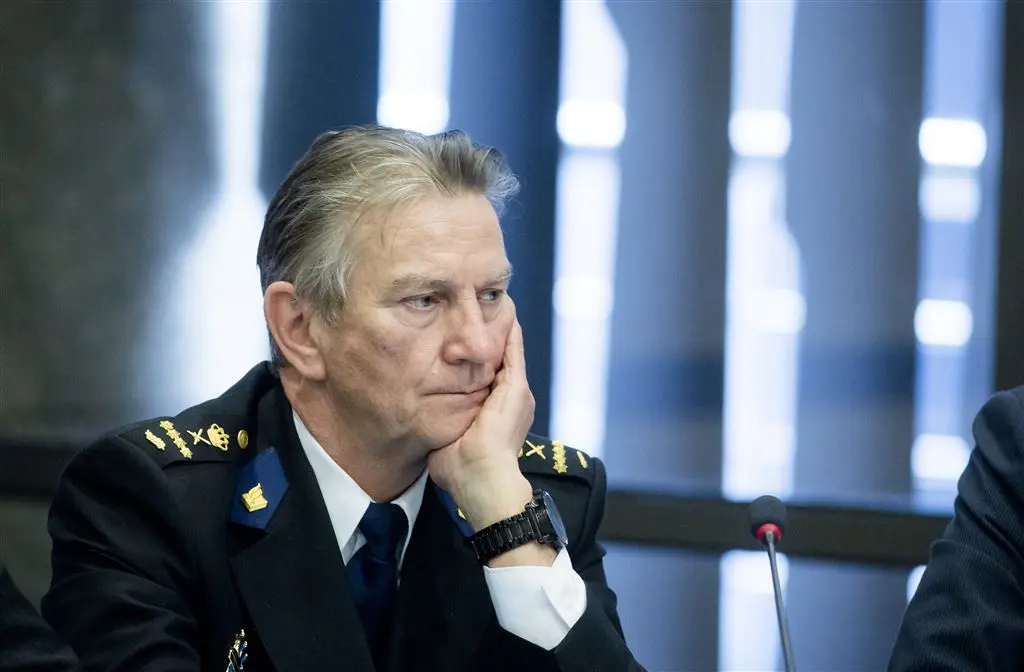 korpschef vertrekt als iemand het beter kan1431320217