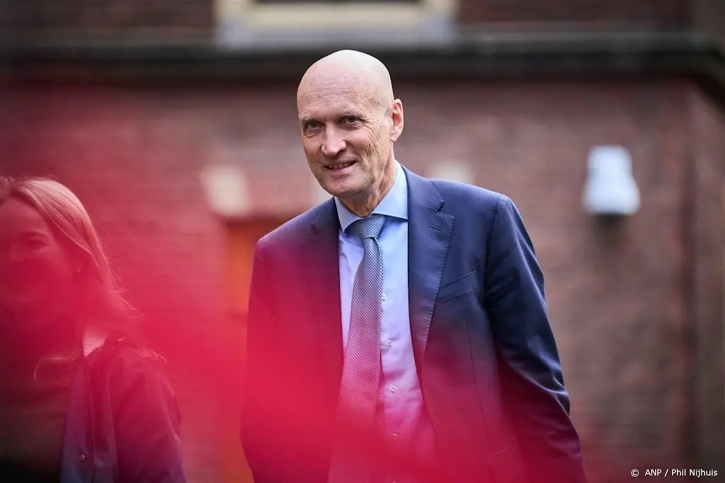 kuipers ging op foto met talib had niet mogen gebeuren1700299281