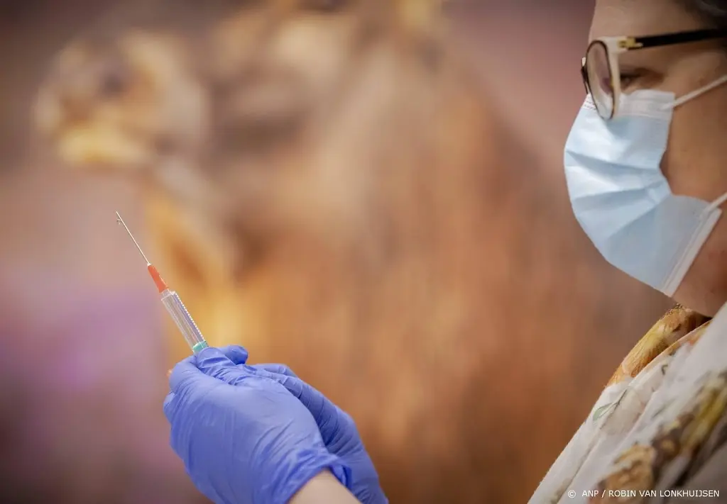 lareb 15 meldingen van overlijden na vaccinatie coronavaccins1612796194