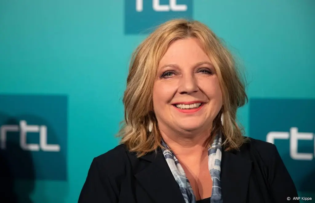 loretta schrijver ook oude lelijke presentator songfestival1572898572