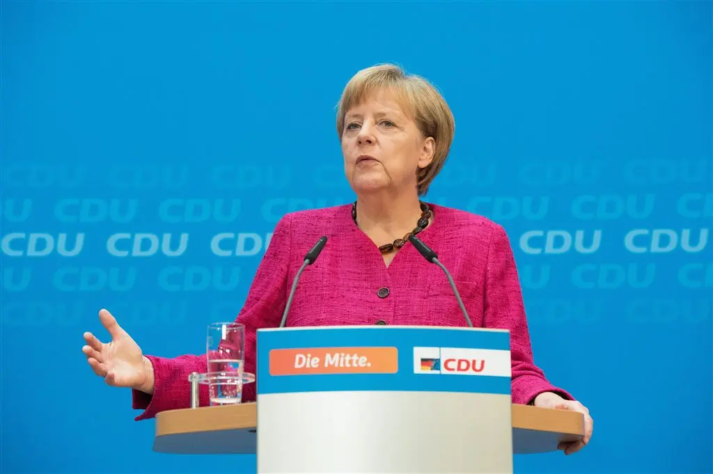 machtswoord merkel tol komt er1409586489