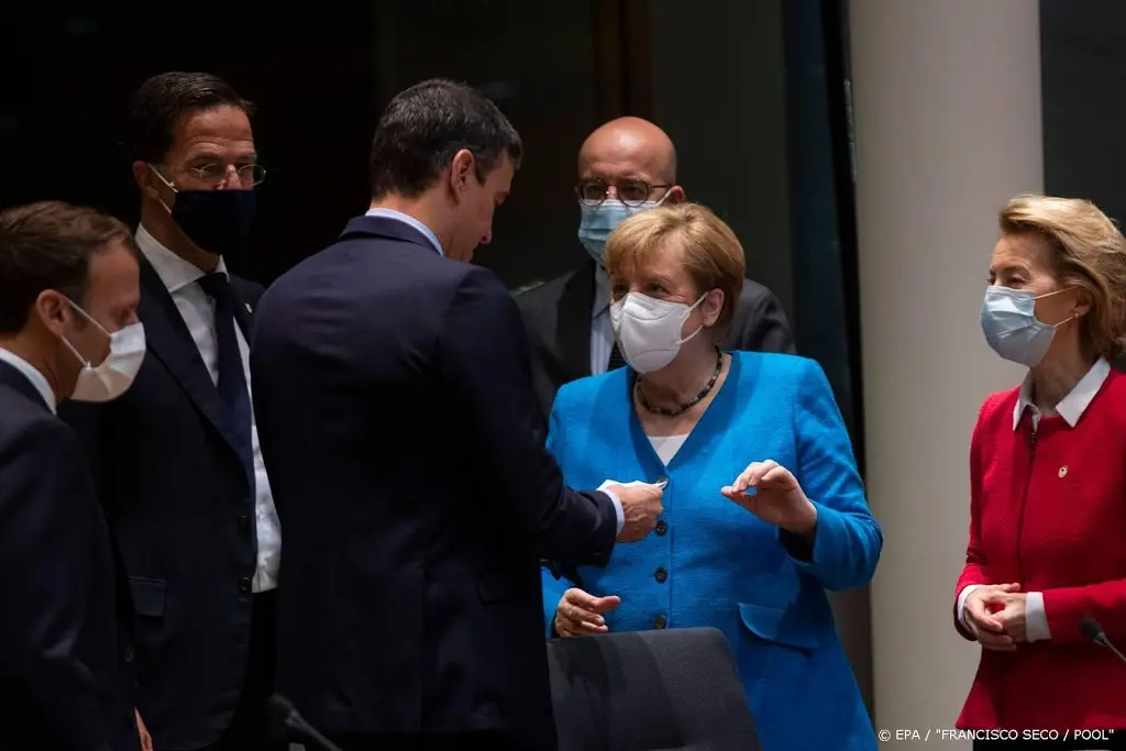 macron en merkel kribbig weggelopen uit overleg met rutte1595122087