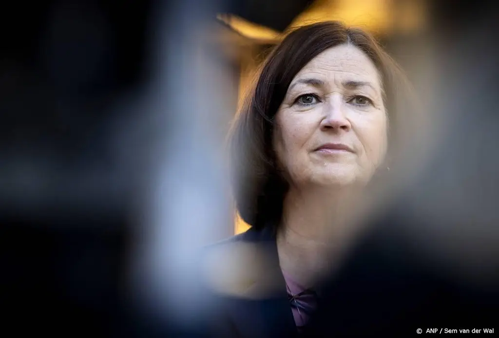 minister onderzoek omstreden mondkapjesdeal weer vertraagd1647882076