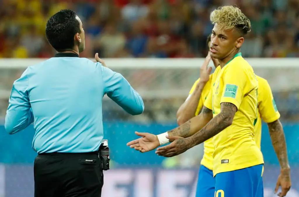 neymar baalt van zwitsers en van arbitrage1529316735