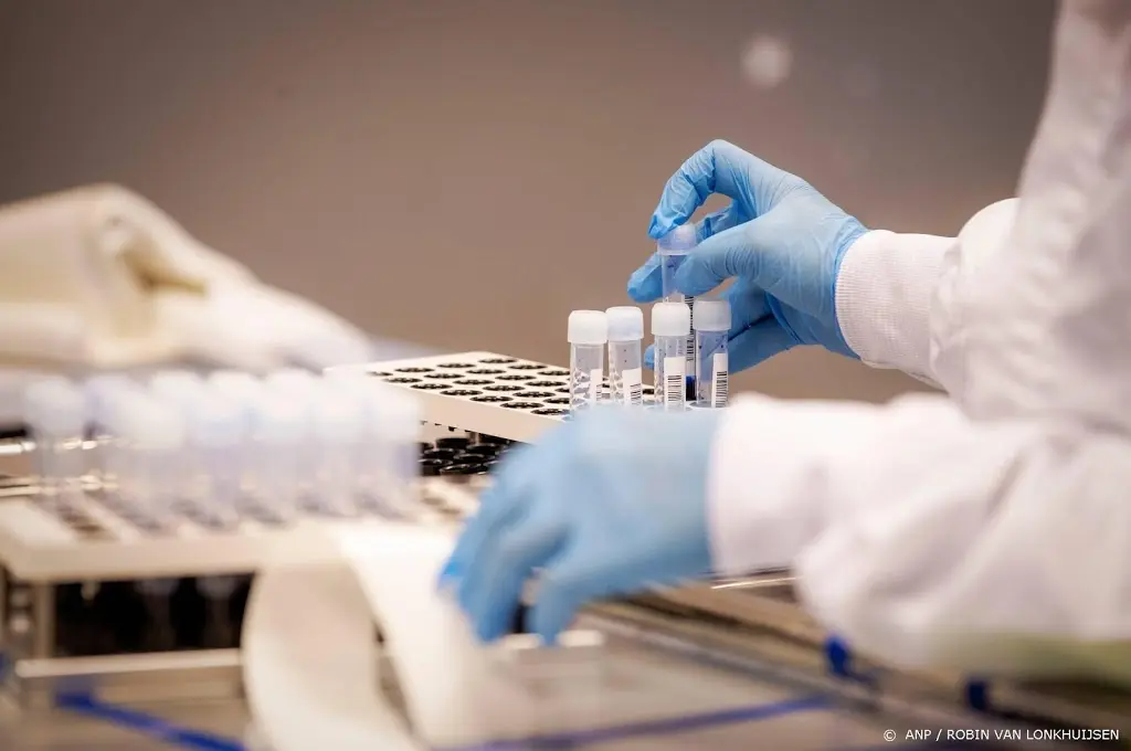 omt wil negatieve test voor alle reizigers uit risicogebied1608001453
