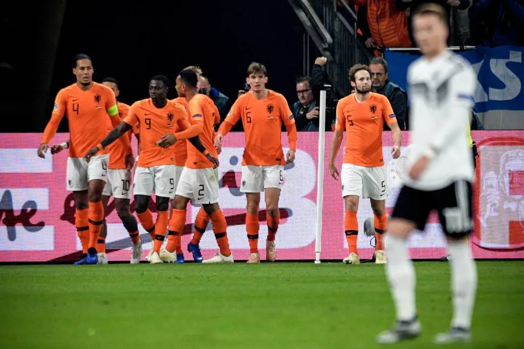 oranje staat in slotfase op in gelsenkirchen1542664821