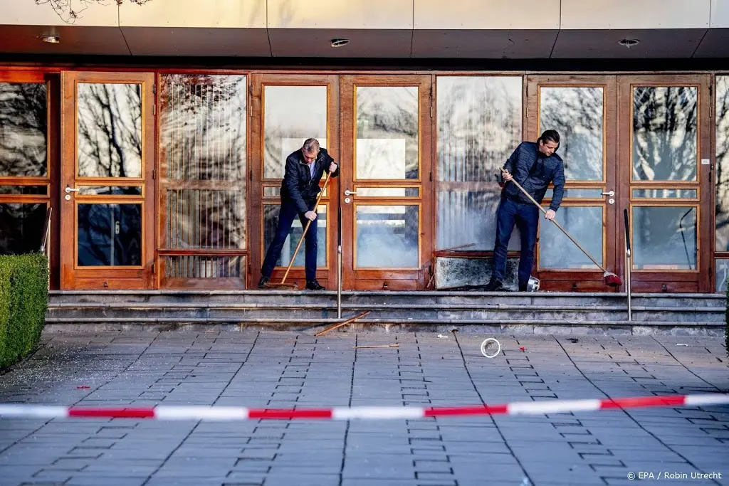 politie knal bij mieraskerk in krimpen veroorzaakt door vuurwerk1617091486