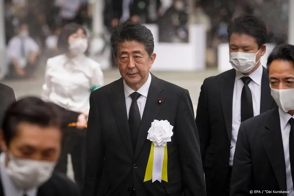 premier japan herdenkt doden woii met offer aan omstreden tempel1597461861