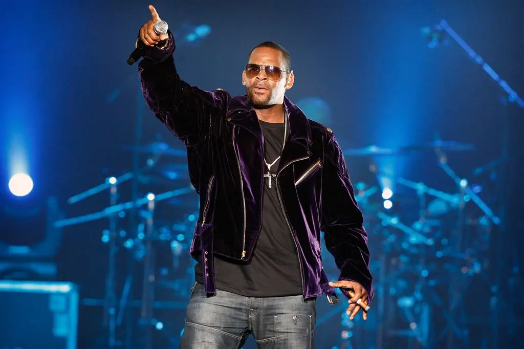 r kelly ontkent geruchten dat hij sekte runt1500341814