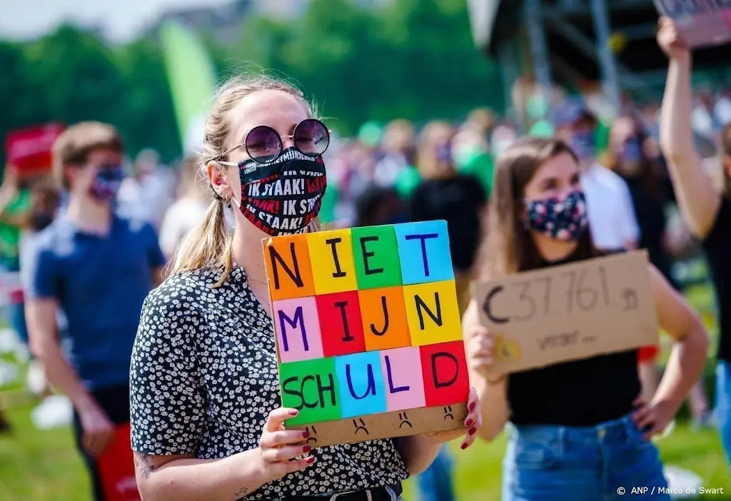 studenten tweede kamer deelt genadeklap uit aan leenstelsel1632454113