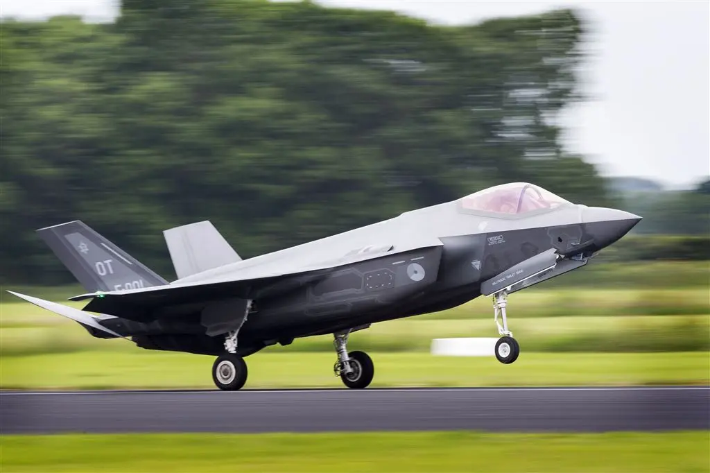 trump krijgt toezegging lagere kosten jsf1482560224
