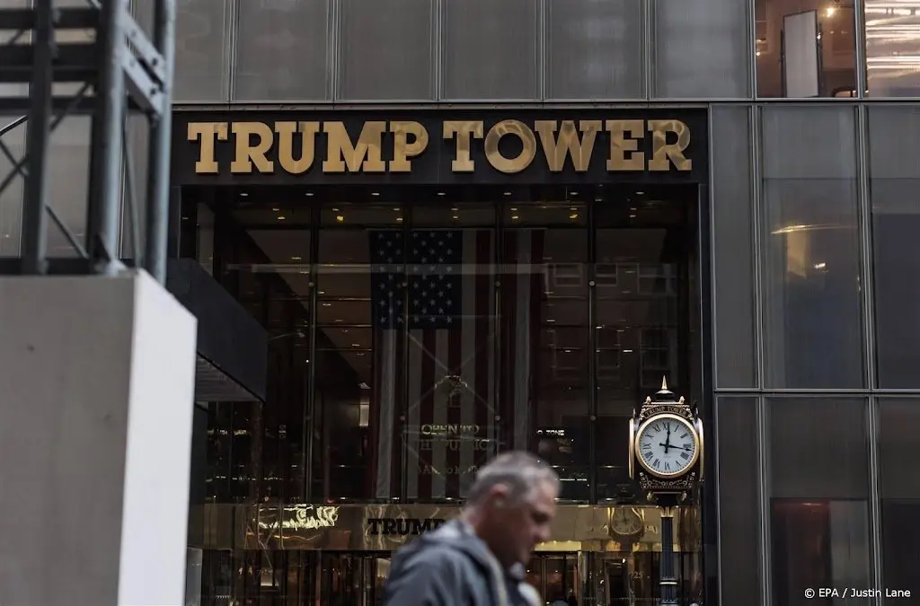 trump vliegt maandag naar new york voor voorgeleiding1680495865
