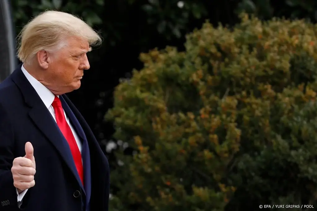 trump zet handtekening onder coronasteunpakket voor economie1609120122