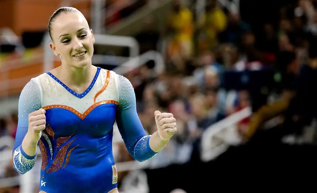 turnsters stunten met plaats in teamfinale1470620033