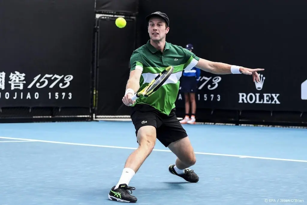 van de zandschulp overtuigend naar tweede ronde australian open1642478420
