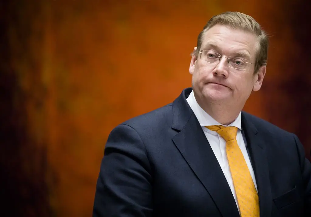 van der steur geeft uitleg over inmenging1485417608