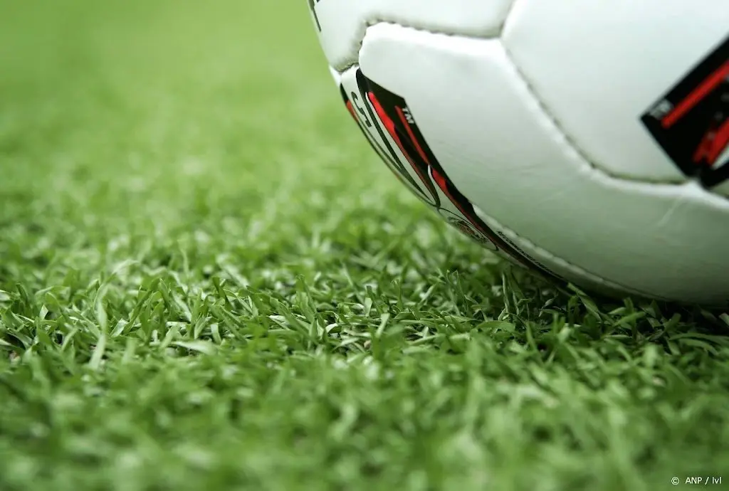 vier op de tien profs zien discriminatie in betaald voetbal1628743465