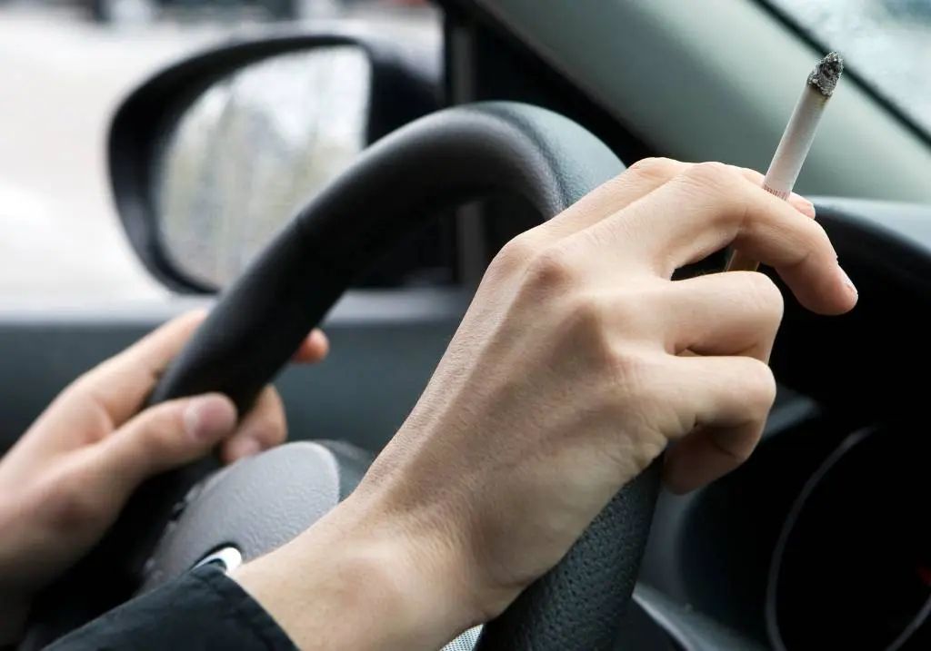 vlaamse boete bij roken in auto met kind1526653930