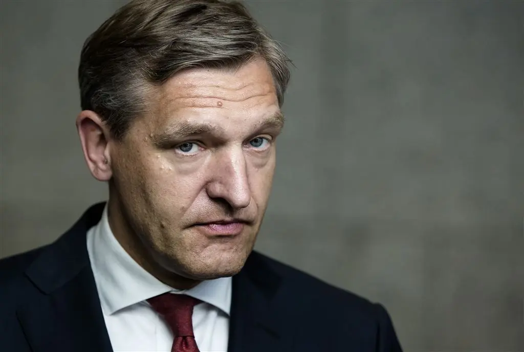 vrijwel hele kamer stemt tegen verhoging btw1435747684