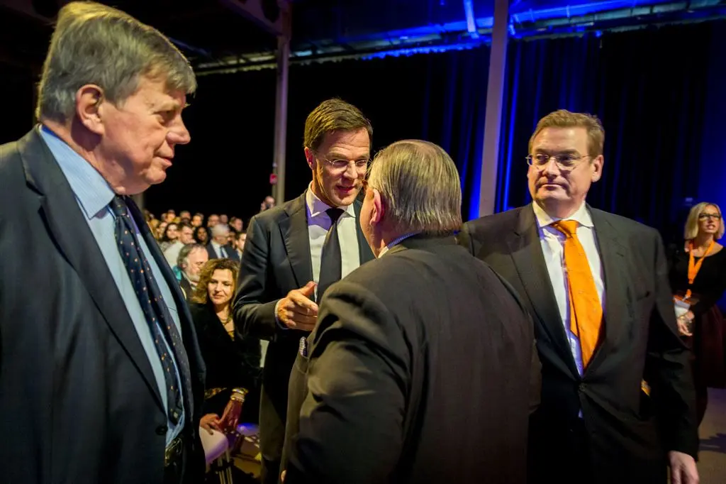vvd verzuimde giften te openbaren1495002723
