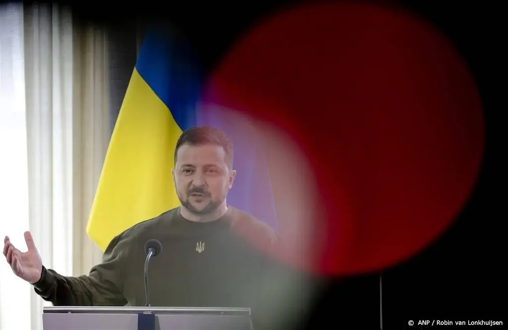 zelensky bij herdenking we zullen russen net als nazis verslaan1683532105