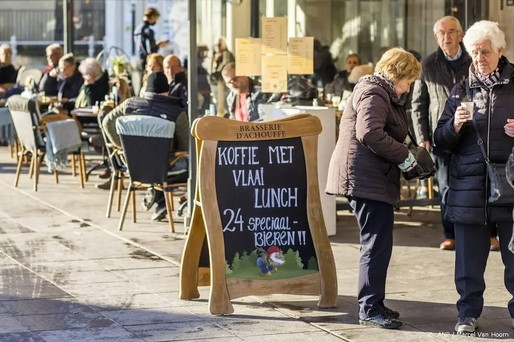 zonovergoten terrassen valkenburg zitten vol1642161172