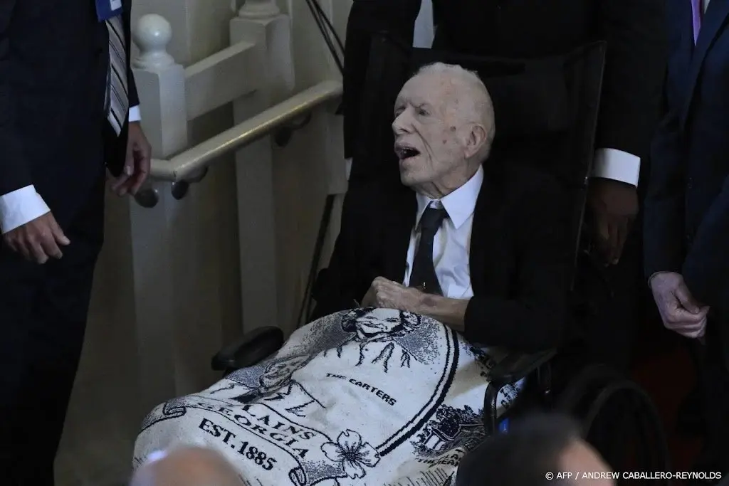 99 jarige jimmy carter uit hospice voor herdenkingsdienst vrouw1701222548