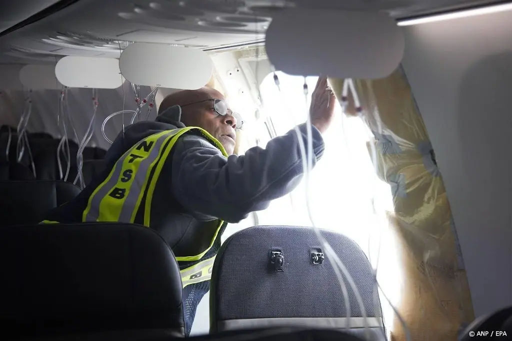 united airlines vindt losse bouten in boeing toestel1704761485